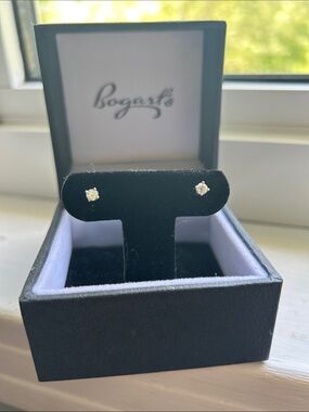 .25 Diamond Stud Earrings with 14k white gold from Bogarts